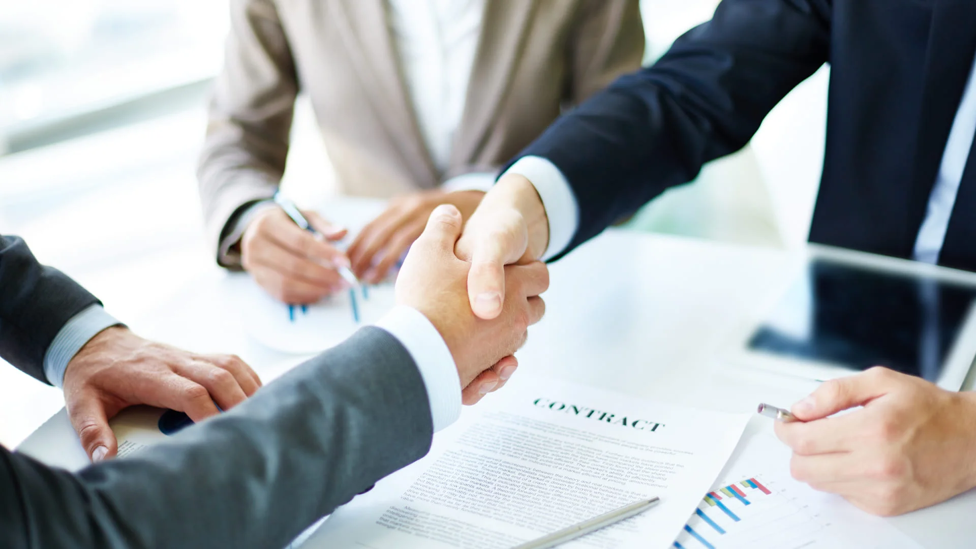 contratación estatal y privada